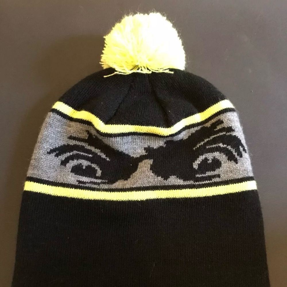 NWT Madness Skateboards Eyes Pom Beanie!